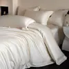 Conjunto de Roupa de Cama Bordado de Seda de Gelo de Luxo Leve Quatro Peças 2026 Novo Estilo Lençol e Capa de Edredom Suave e Sedoso para Dormir Nu Verão Roupa de Cama Conjunto de Três Peças