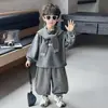 Conjunto de Sudadera con Capucha y Chal de Cuello Alto a Rayas para Niños Otoño 2026 Nuevo Elegante Estilo Coreano para Bebé Conjunto de Dos Piezas Primavera/Otoño