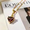 Collar con Forma de Corazón Yanbai para Mujer, Diseño de Nicho de Lujo Ligero, Cobre Incrustado con Circonita, Colgante de Rubí Espinoso, Cadena Versátil para Clavícula, Collar Dorado