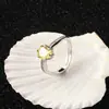 Anel clássico com gema oval em garra, moderno e requintado, com design em formato de ovo, versátil, estilo moderno e design de alta qualidade, adequado para exportação