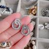 Pendientes deslumbrantes de lazo con gemas chapados en oro de 18 quilates pendientes de anillo de ocho corazones y ocho flechas pendientes de cruz