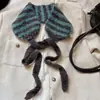 Cachecol fofo de tricô com protetores de orelha, design listrado, estilo jovem, gorro pequeno, cachecol estilo coreano, cachecol feminino de dupla finalidade, versátil e fácil de combinar