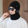 Gorro de Lana Cálido para Hombre Otoño e Invierno Nuevo Cruzado Europeo y Americano Casual Protección para Orejas Gorro para el Frío Gorro de Punto Bufanda Conjunto de Dos Piezas