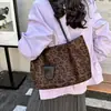 Bolso Tote de Gamuza Cruzada Gran Capacidad Estampado de Leopardo Retro Bolso de Hombro Moda Bolso de Mano para Viajes al Trabajo Venta al por Mayor de Fábrica para Mujer