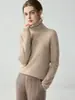 Novo suéter feminino 100% cashmere puro para outono e inverno com design de gola alta falsa, criando um visual em camadas, uma camada interna quente e um top de tricô