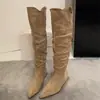 Botas Femininas Pontudas com Babados Empilhadas 2026 Temperamento Novo Estilo Aumento de Altura Emagrecimento Versátil Acima do Joelho Botas Western Cowboy