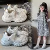 Zapatillas de correr para niños de una sola tira, sandalias cerradas para primavera y otoño, zapatos para niñas, zapatillas deportivas de malla para niños, nuevo modelo 2026