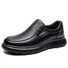 Sapatos masculinos de tamanho grande para exportação, couro genuíno, couro bovino de primeira camada, sola macia, sapatos casuais masculinos de couro, respiráveis e antiderrapantes, adequados para homens de meia-idade