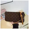 2026 Nova Bolsa Pequena Estilo Coreano Feminina Elegante Bolsa Envelope Versátil Fashionável Estampa de Urso Fofa Bolsa de Ombro Único Transversal