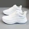 Procesamiento y Personalización de Zapatos Nuevos para Mujer Primavera y Otoño 2025, Zapatos de Suela Gruesa Tejidos, Zapatos Ligeros para Correr para Mujer con Logo Impreso