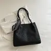 Bolso elegante de gran capacidad transfronterizo para mujeres jóvenes, bolso de mano y bolso de hombro de moda, bolsa de tote popular para ir al trabajo, modelo de otoño 2026