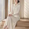 Vestido suéter de punto con cuello polo de temperamento coreano absolutamente hermoso súper atractivo para mujer, otoño e invierno, con abrigo, capa base, vestido suéter