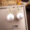 Brincos de Pérola com Letra de Zircônia Estilo Francês Agulha de Prata, Brincos de Temperamento Suave e Simples, Brincos de Design de Nicho de Luxo Leve para Mulheres