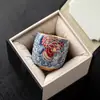 Xícara Mestra Estilo Chinês Cinza-Grama com Padrão de Jade Dourado e Desenhos Florais Azuis e Brancos, Xícara de Chá Única e Exquisita para Degustação de Chá Kung Fu