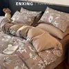 Novo modelo 2026 conjunto de quatro peças de roupa de cama de algodão puro escovado, roupa de cama de algodão para quarto principal, conjunto de três peças de capa de edredom para cama de solteiro, lençol com elástico