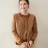 Outono e Inverno Novo Suéter de Caxemira de Gola Redonda Cardigã Tricotado Jacquard Feminino Suéter Solto Slim Jaqueta Caxemira Camisa Básica
