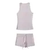 Top regata sexy sem mangas estilo americano, camisole curta de cintura alta justa ao corpo, shorts esportivos fitness de cintura baixa com cordão que abraçam o quadril