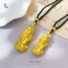 Tienda de oro con colgante de oro antiguo de arena valiente, marea nacional, cobre chapado en oro, colgante de cobre valiente de la suerte, venta al por mayor