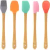 Mini Conjunto de Silicone para Assar de Cinco Peças Cabo de Madeira Cor Utensílios Pequenos para Cozinhar Espátula para Bolo e Creme Pincel de Óleo conjunto