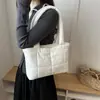 Bolsa tote simples e moderna transfronteiriça para mulheres, novo modelo de verão 2026, bolsa de ombro xadrez de cor sólida, bolsa versátil de ombro