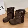 Vestido emagrecedor, botas outono e inverno para mulheres, estilo retrô com salto oculto, sola macia, detalhe de fivela, botas estilo Birkenstock, nova coleção 2026