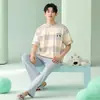 Pijama de Algodón para Hombre de Manga Corta y Pantalón Largo, Estilo Verano Nuevo, Cuello Redondo, Dibujos Animados Casual, Se Puede Usar Afuera, Disponible para Dropshipping