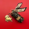 Oveja del Año de la Fortuna de Lámina de Oro de 999 con Colgante de Bolso Cubo de Cuero Dorado, Decoración de Bolso, Regalo para Evento de Reunión Anual de Empresa