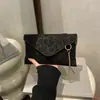 Moda Europeia e Americana Estampa de Leopardo Bolsa de Mão Feminina 2026 Novo Estilo Textura Simples Versátil Bolsa Transversal com Corrente Bolsa Envelope para Mulheres
