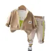 Traje de Tres Piezas Nuevo para Niños de Primavera y Otoño Fabricante Mayorista para Niños y Niñas Cárdigan Chaqueta de Manga Larga Pantalones Cómodos de Algodón