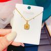 Collar de acero de titanio con forma de azúcar cuadrada pequeña de TikTok con el mismo estilo para mujer, chapado en oro de 18 quilates, con diamantes amarillos y cadena de clavícula con anillo abierto de azúcar cuadrada.