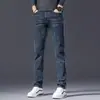 Jeans masculinos de Hong Kong 2026 novo outono slim reto marca de tendência de alta qualidade casual elástico calças compridas