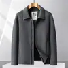 Chaqueta para Hombre Otoño/Invierno 2026, Cuello de Solapa, Versión con Cremallera, Joven y de Edad Media, Estilo Old Money, Casual de Negocios, Corte Holgado, Abrigo Corto de Lana, Moderno