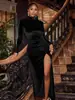 204 Vestido europeo y americano para mujer de Amazon, cuello semi-alto, elasticidad media-alta, vestido de fiesta con abertura, vestido plisado con cadena metálica