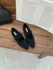 Zapatos Mary Jane Planos de Tacón Grueso de Felpa Estilo Hada Otoño/Invierno 2025 Elegantes con Camelia que Aumentan la Altura para Mujer