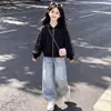 Conjunto de dos piezas para niños mayores: chaqueta con capucha de encaje dulce y orejas de conejo para primavera y otoño, y jeans de moda estilo universitario