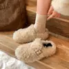 Pantuflas de Felpa Gruesas Retro Blancas Forradas de Piel Engrosada para Mujer, para Usar en Exteriores, Estilo Nuevo 2026, Calidez Invernal, Pantuflas de Algodón con Punta Cerrada