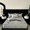 Estilo Simple de Lujo Ligero Jacquard Hielo Carbón Esterilla de Seda de Hielo Lavable a Máquina Kang Bacteria Esterilla para Cama Estilo Ajustado Transpirable Juego de Tres Piezas