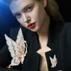 Broche de Mariposa Casual, Moda Versátil Diaria de Otoño e Invierno, Pin para Solapa de Traje y Suéter, Broche de Flores, Accesorios de Insectos