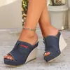 Nuevas sandalias de cuña de verano para mujer estilo europeo y americano, parte superior de mezclilla con suela gruesa, diseño simple, sandalias de punta abierta de moda para uso en exteriores