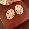 Pendientes Vintage de Segunda Mano Aguja de Plata Plisado Corazón Rojo Pendientes de Metal Pendientes Personalizados Retro Fabricante Venta al por Mayor