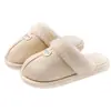 Chinelos de algodão femininos para outono e inverno de 2026, novos chinelos internos para casa antiderrapantes quentes silenciosos de pelúcia, sapatos de algodão para maternidade para mulheres