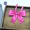 Gravata borboleta dourada de cor sólida com cauda de andorinha curta para mulheres Jk, Combinada com camisa de uniforme de marinheiro