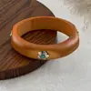 Pulsera de Madera con Flores de Resina y Pedrería Estilo Festivo Pulsera de Lujo Ligero Pulsera Versátil de Gama Alta Venta al por Mayor