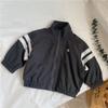 Gl-Kids Estilo Coreano Otoño Nuevo Chaqueta Bordada Simple para Niños Unisex Versátil Cuello Alto Chaqueta con Cremallera