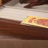 Cartão Dourado do Deus da Riqueza de Cinco Vias, adesivo de celular portátil com folha metálica dourada, amuleto de Zhao Gongming para atrair riqueza e tesouros, e um símbolo de paz e boa sorte