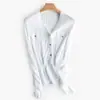 [Procesamiento Personalizado] Chaqueta Fina para Mujer, Suéter de Punto de Seda, Cuello en V, Canalé Elástico, Corte Ajustado, Capa Base Protectora del Sol