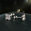 Pendientes de mujer con trébol de cuatro hojas, plata S925, con diamantes, con forma de hueso de oreja, con clavos, pequeños, frescos, sencillos, con rosca y flor, con borde cruzado.