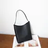 2026 Nova Bolsa Saco de Couro de Vaca Fosco de Grande Capacidade para Outono Inverno para Mulheres Versátil Ombro Único Transversal Tote Bolsa de Couro Genuíno