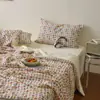 1 colcha de verano refrescante hecha de fibra de soja, con 2 tipos de textura: frescura similar a la del helado y suave gasa de doble capa, y es de doble cara y está hecha de 100% algodón
