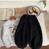 Calças de Moletom Forradas com Lã para Meninos e Meninas Outono Inverno Novo Estilo Simples Cor Sólida Engrossadas Calças Longas Infantis Estilosas Versáteis Casuais